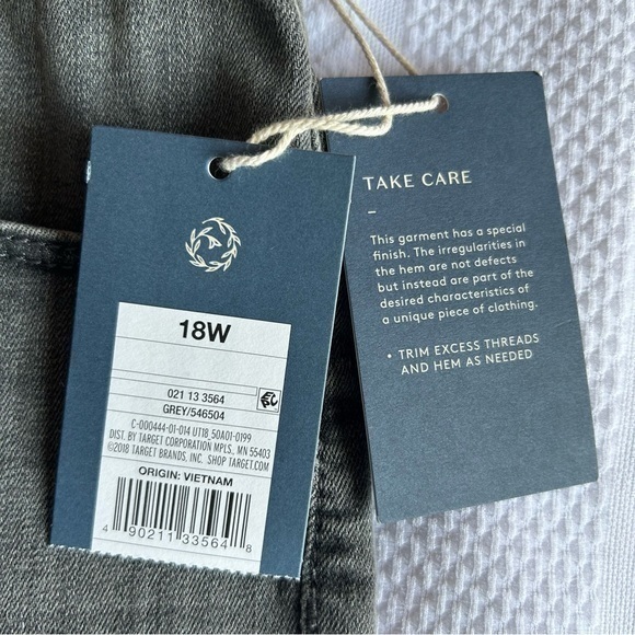 NWT Universal Thread Exposed Button Fly Gray Raw Hem Shorts Size 18W - Picture 5 of 8